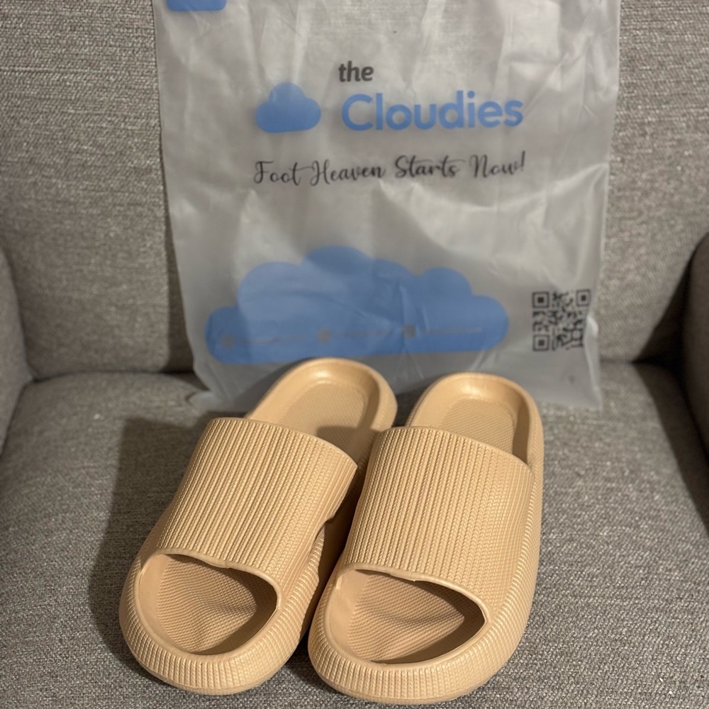 Women’s Slides